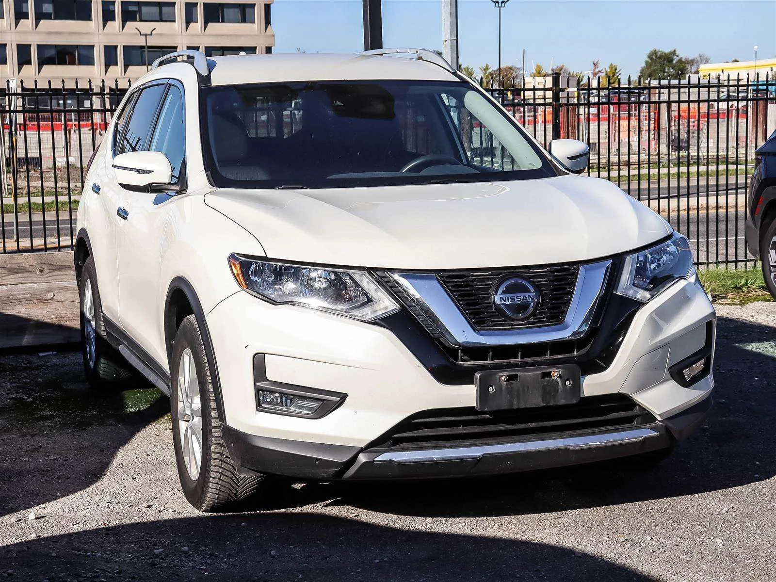 2019 Nissan Rogue SV, photo 1 of 6