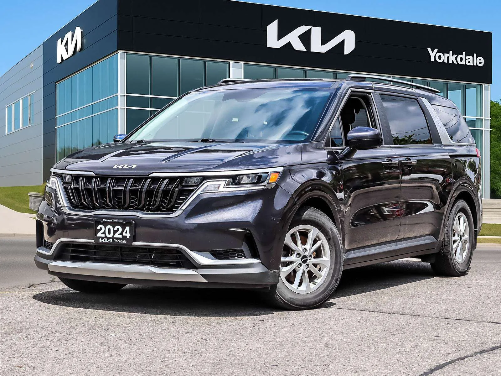 2024 Kia Carnival LX+, photo 1 of 17
